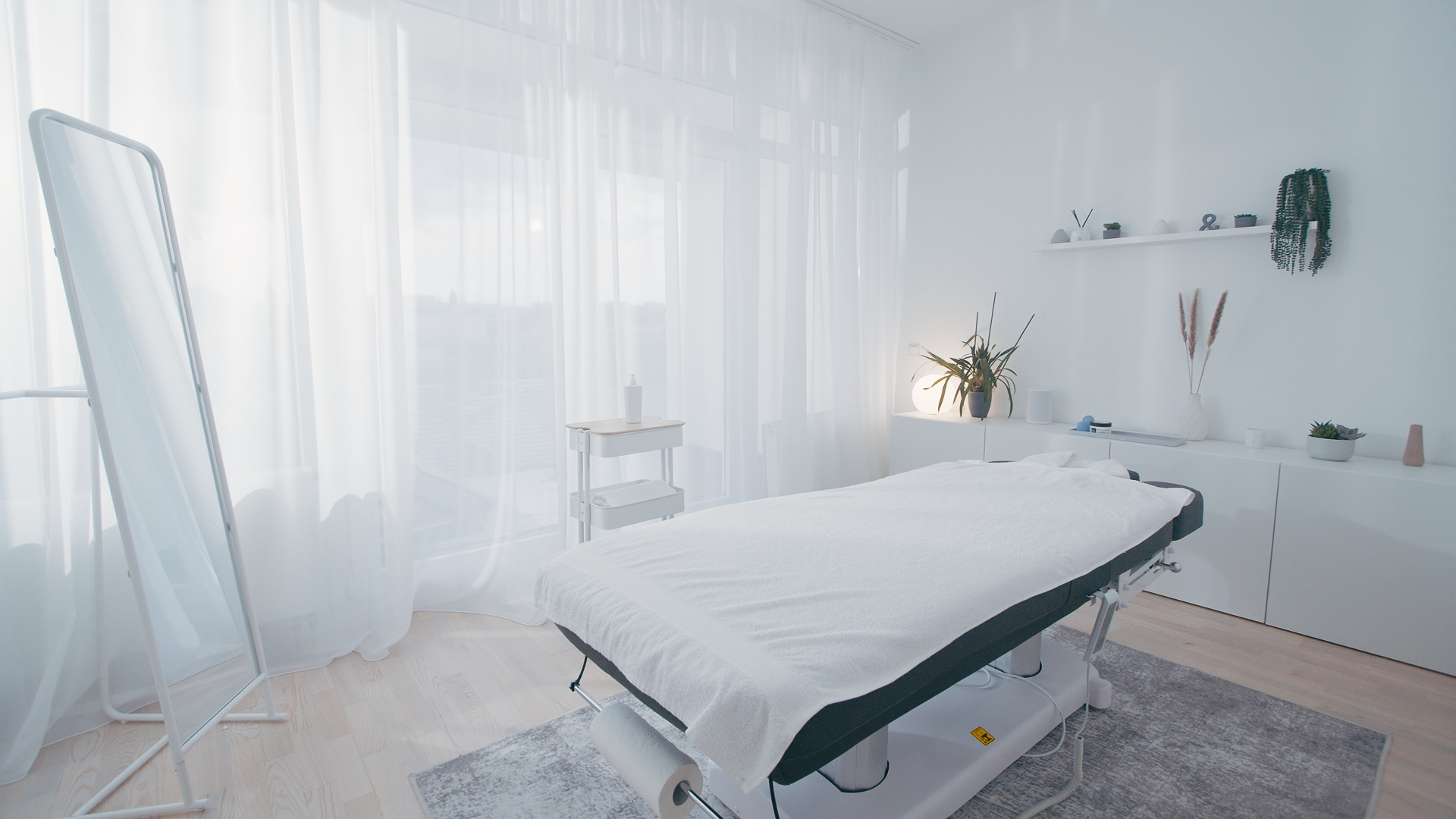 Massageraum mit Tageslicht – MASSAGEWERK Stuttgart